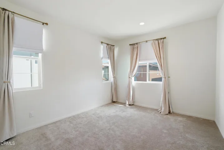 34_bedroom