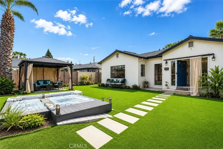 BACKYARD VIRTUAL STAGE