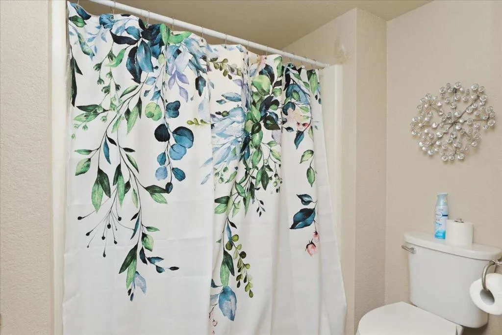 25-Bathroom
