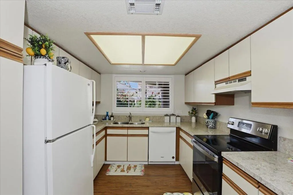 16-Kitchen