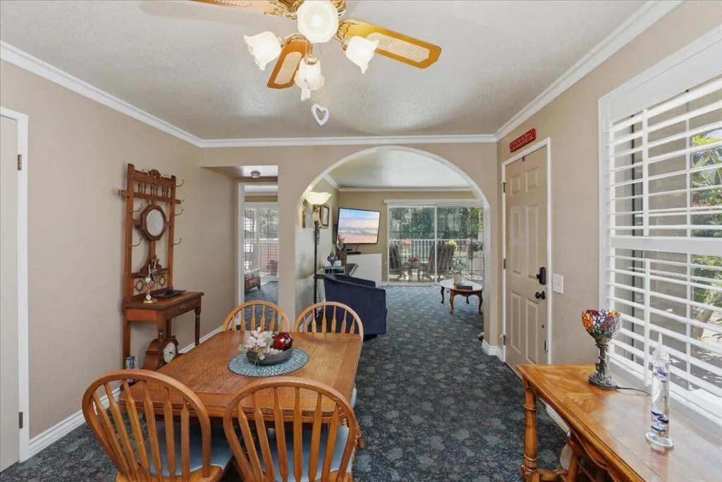 12-Dining Area