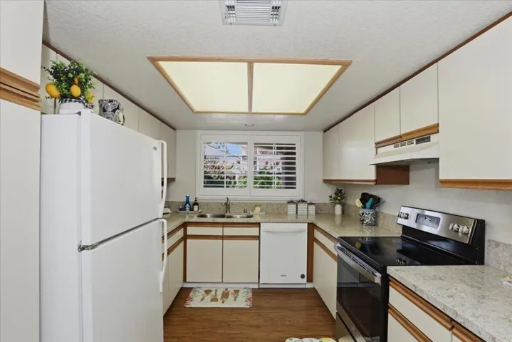 16-Kitchen