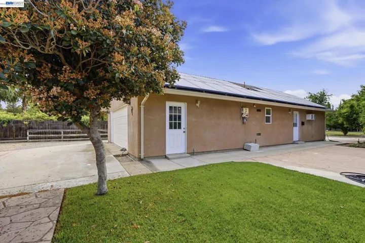 1 bed 1 bath, Living Room and Kitchen