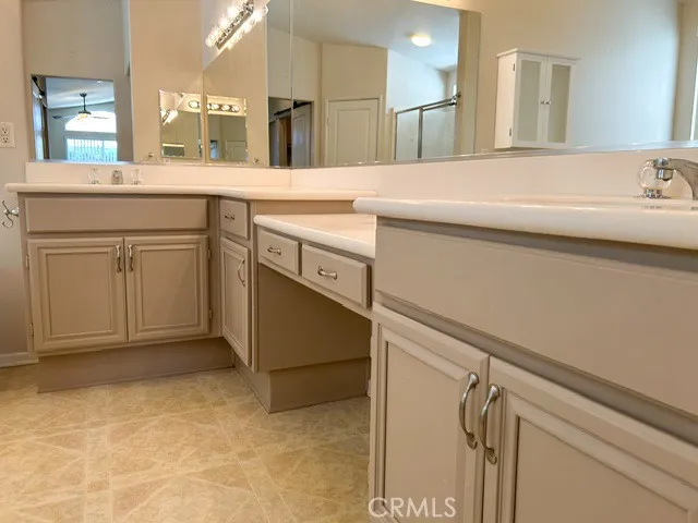 Duel sinks in primary bathroom