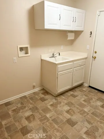 Laundry room with gas hookup for dryer, no 220V connection