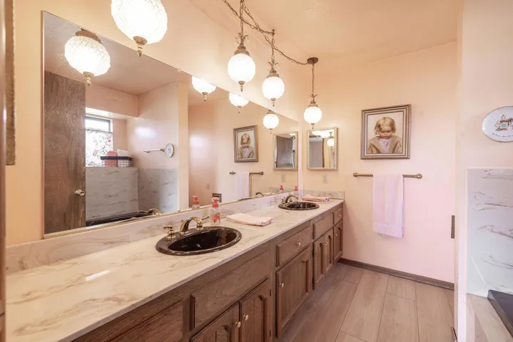 1stBathroom1-8347