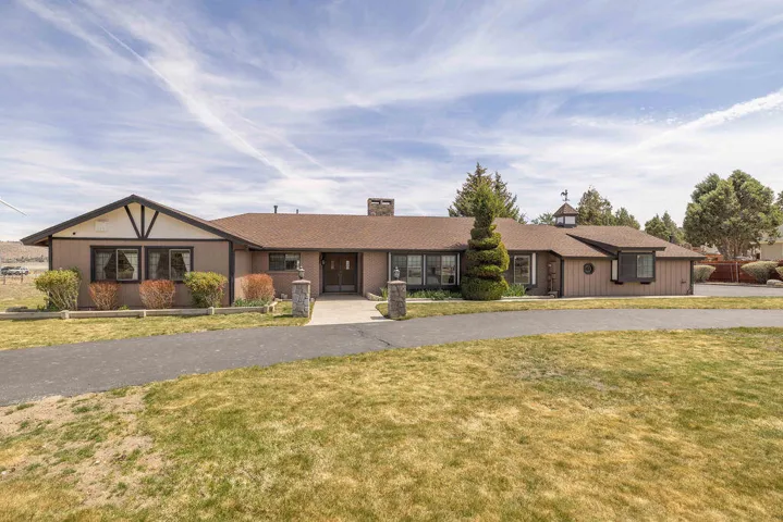 Exterior4-8288