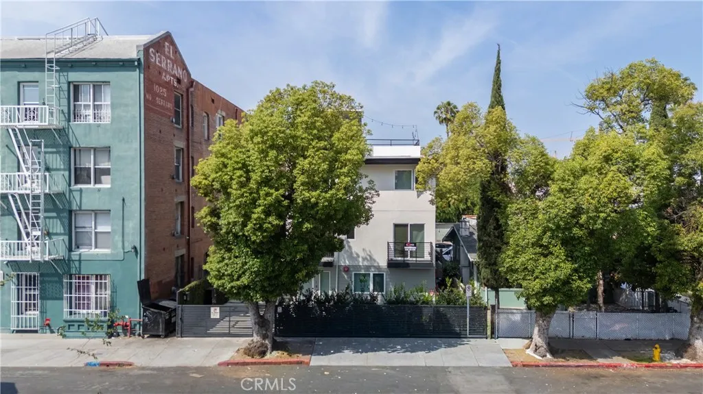 1035 N Serrano