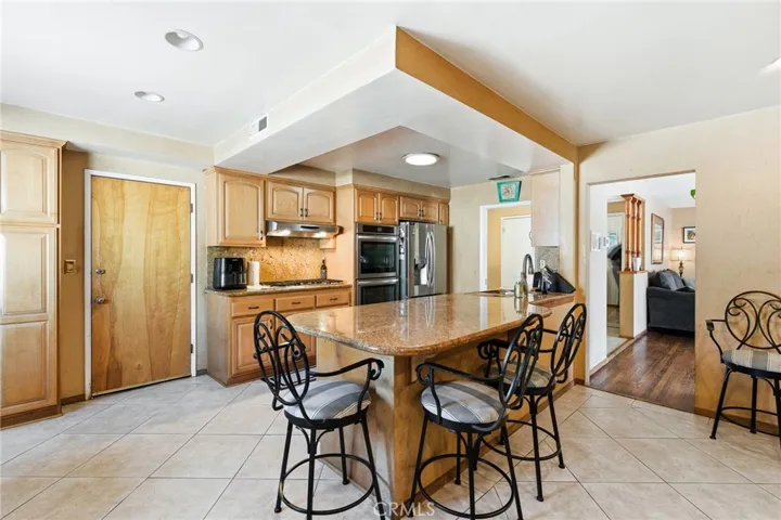 Kitchen/ Bar