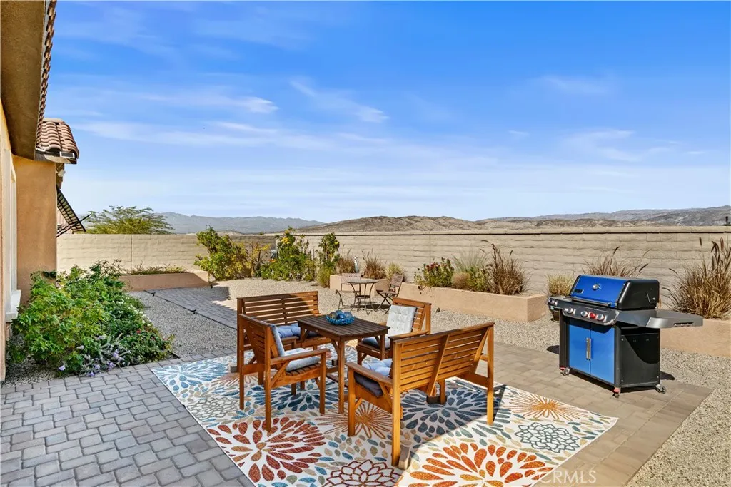 Your preference: Tip of the mountains & privacy vs roof tops all around?? You pick.