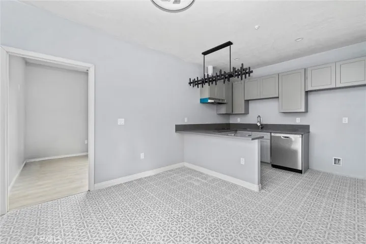 15688 Kingswood, Victorville, California 92392