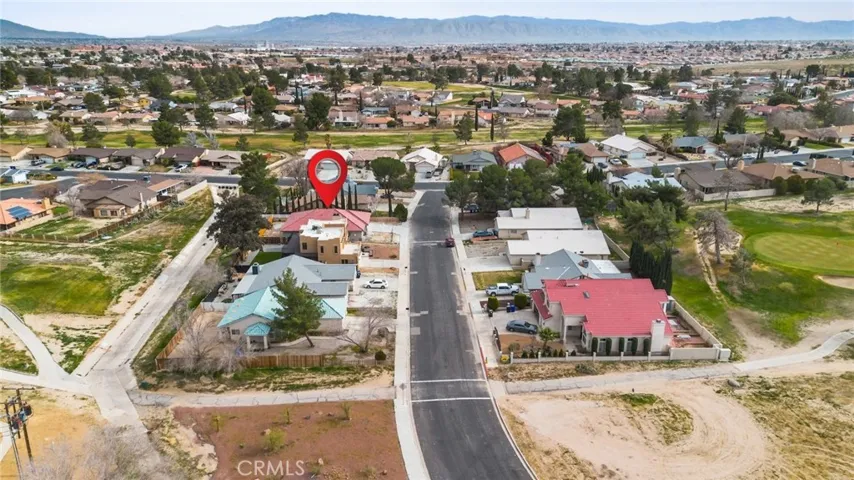 15688 Kingswood, Victorville, California 92392