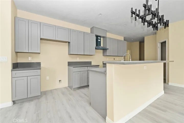 15688 Kingswood, Victorville, California 92392