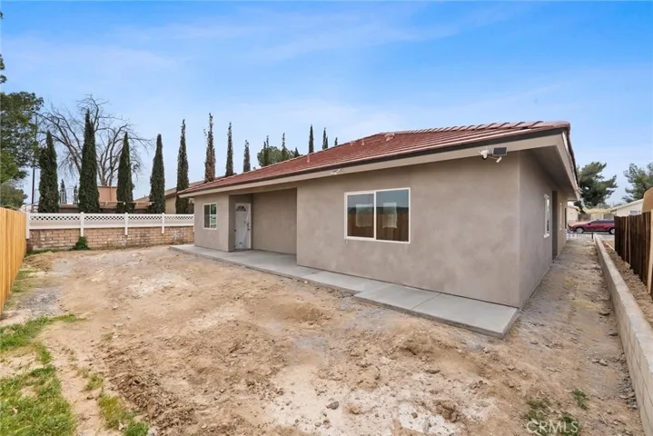 15688 Kingswood, Victorville, California 92392