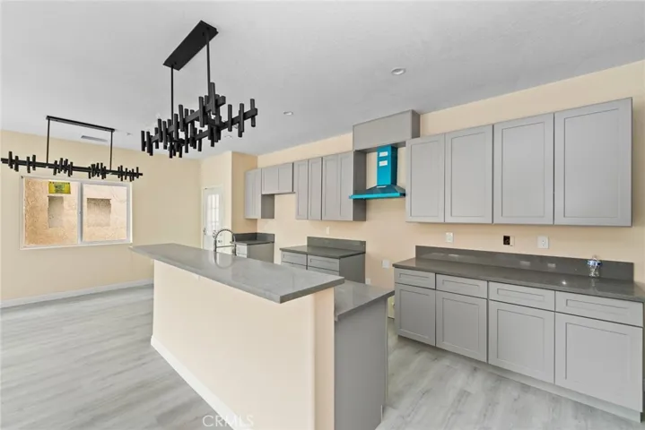 15688 Kingswood, Victorville, California 92392