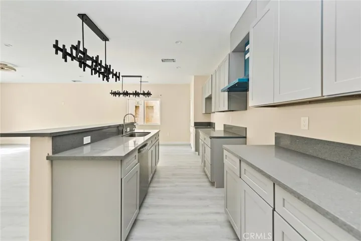 15688 Kingswood, Victorville, California 92392