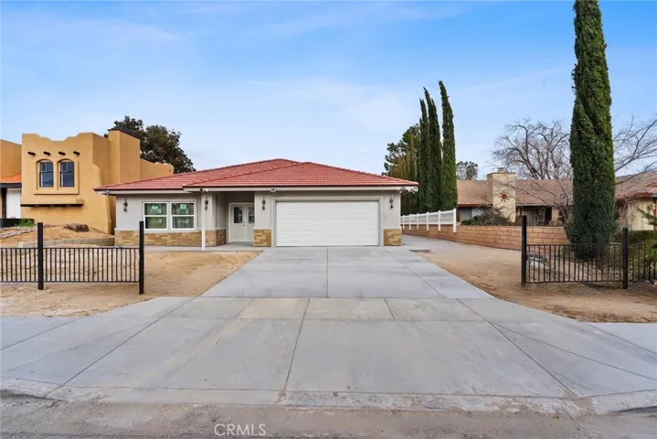 15688 Kingswood, Victorville, California 92392
