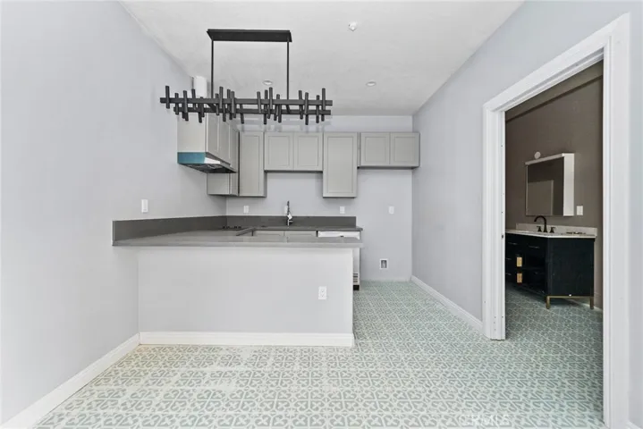 15688 Kingswood, Victorville, California 92392