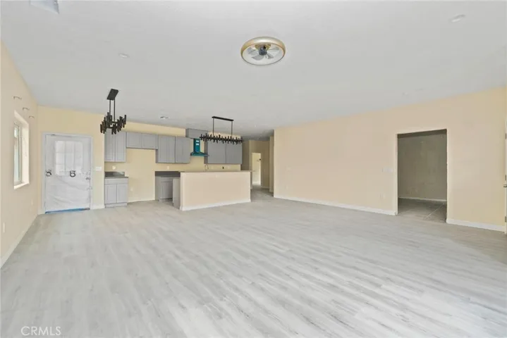 15688 Kingswood, Victorville, California 92392