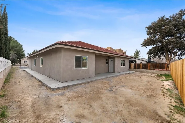 15688 Kingswood, Victorville, California 92392