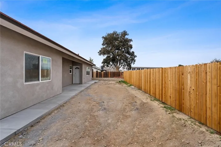 15688 Kingswood, Victorville, California 92392