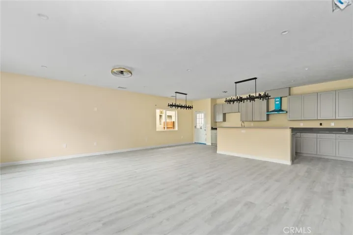 15688 Kingswood, Victorville, California 92392