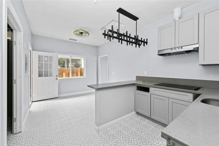 15688 Kingswood, Victorville, California 92392