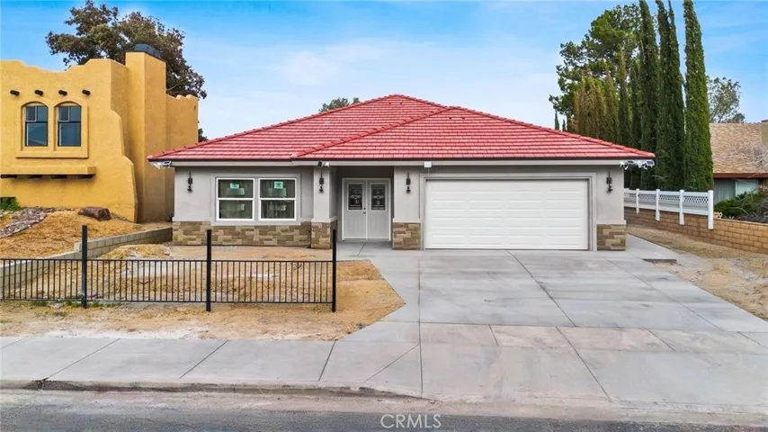 15688 Kingswood, Victorville, California 92392