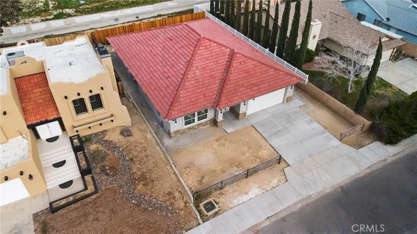 15688 Kingswood, Victorville, California 92392