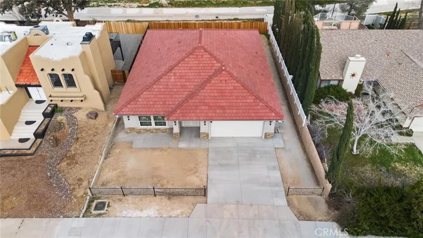 15688 Kingswood, Victorville, California 92392