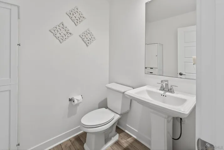 Guest 1/2 Powder bath down stairs