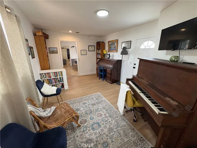 10816 Calvert, North Hollywood, California 91606