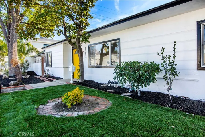 10816 Calvert, North Hollywood, California 91606