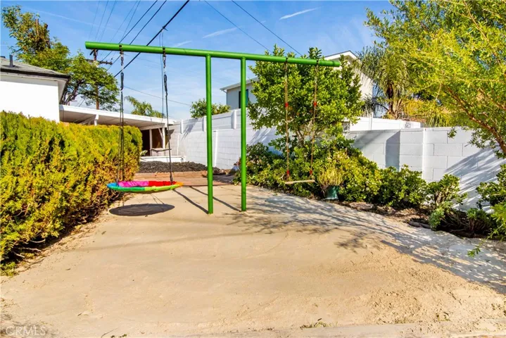 10816 Calvert, North Hollywood, California 91606
