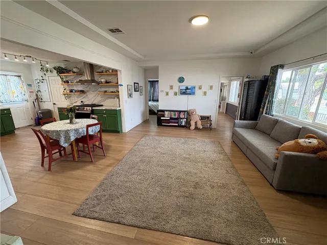 10816 Calvert, North Hollywood, California 91606