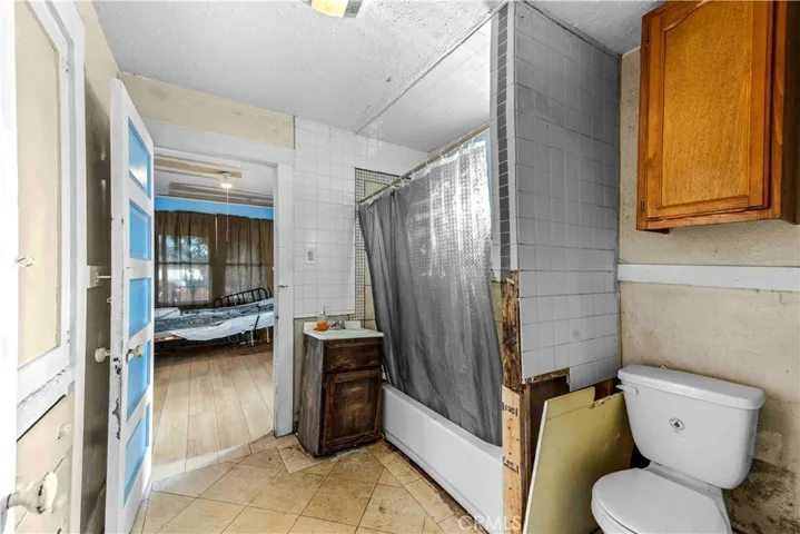 225 E 67th, Los Angeles, California 90003