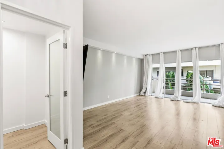 1131 Alta Loma Road 306, West Hollywood, California 90069