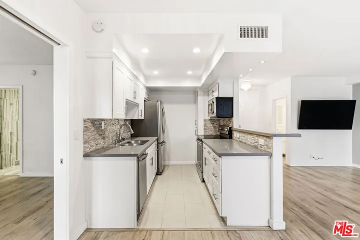 1131 Alta Loma Road 306, West Hollywood, California 90069