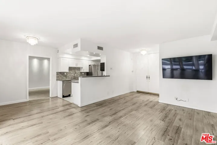 1131 Alta Loma Road 306, West Hollywood, California 90069