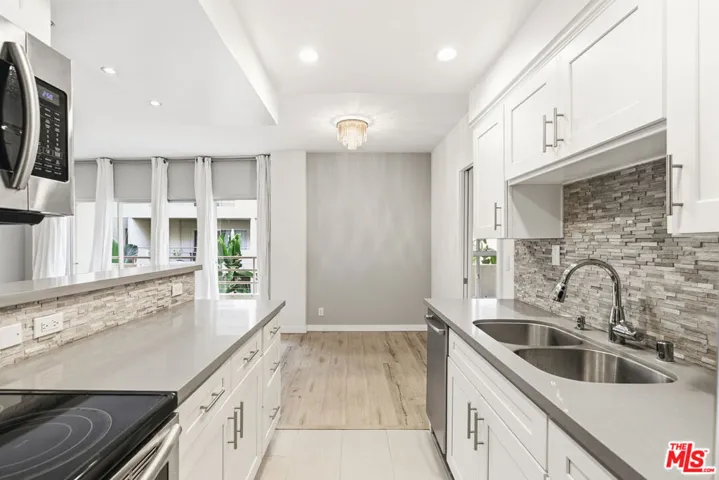 1131 Alta Loma Road 306, West Hollywood, California 90069
