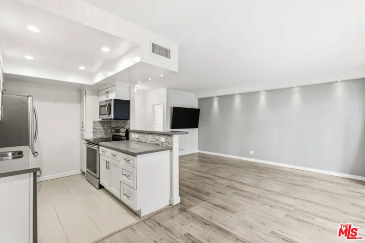 1131 Alta Loma Road 306, West Hollywood, California 90069