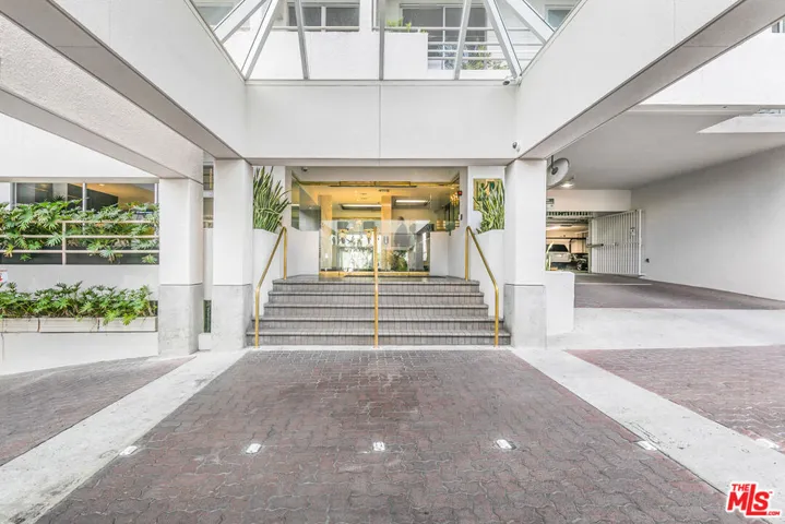 1131 Alta Loma Road 306, West Hollywood, California 90069