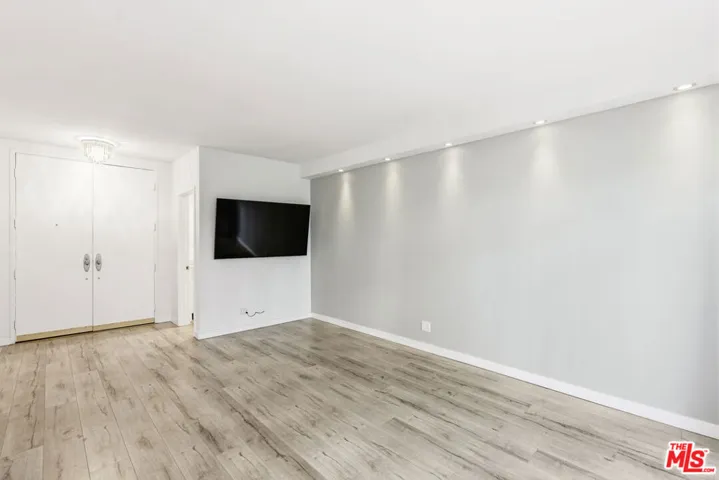 1131 Alta Loma Road 306, West Hollywood, California 90069