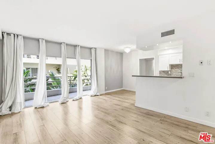 1131 Alta Loma Road 306, West Hollywood, California 90069