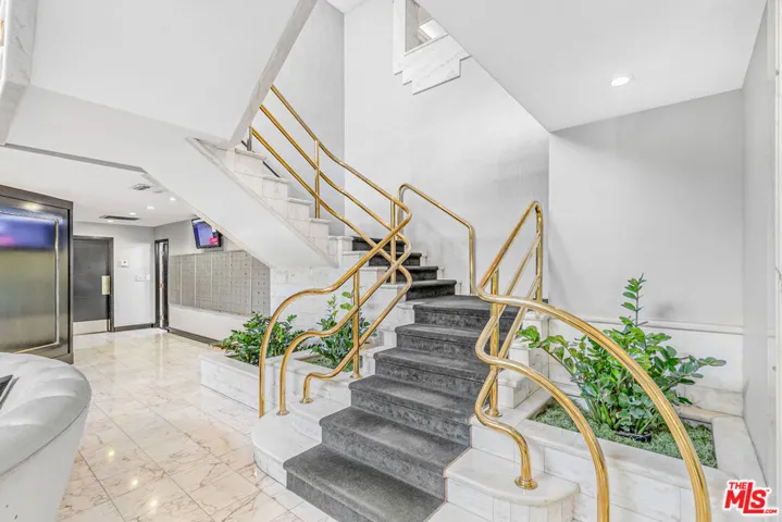 1131 Alta Loma Road 306, West Hollywood, California 90069