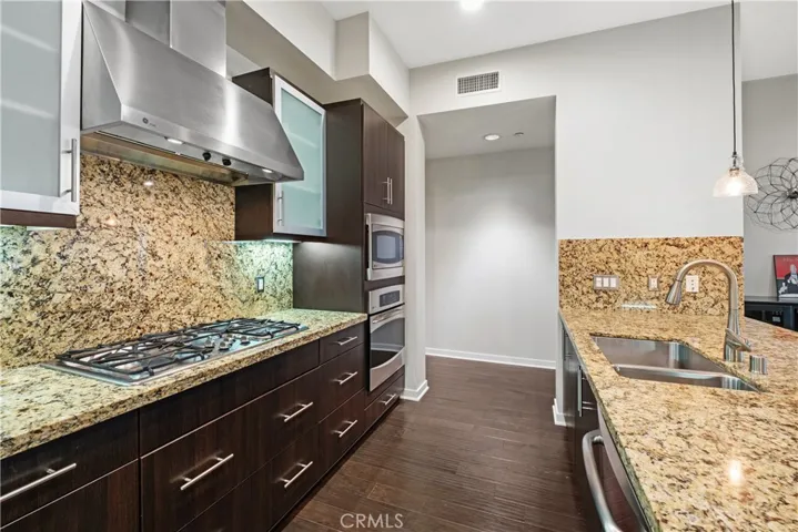 21 Gramercy 202, Irvine, California 92612