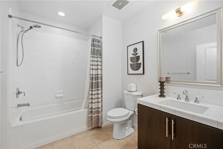 21 Gramercy 202, Irvine, California 92612