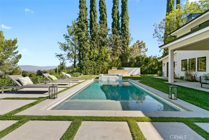 17269 Luverne Place, Encino, California 91316
