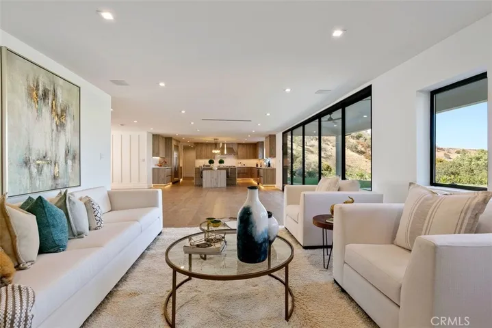17269 Luverne Place, Encino, California 91316