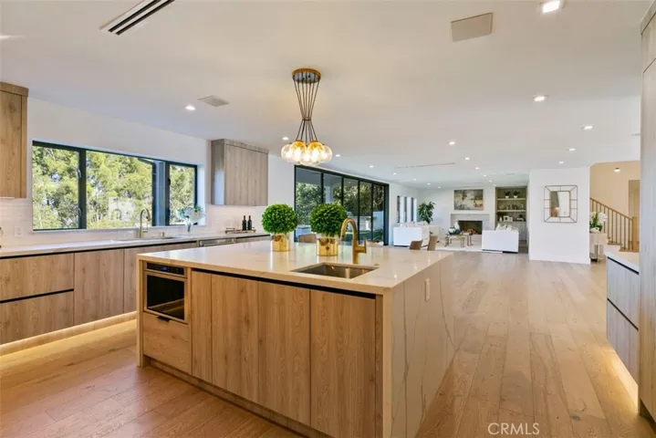 17269 Luverne Place, Encino, California 91316